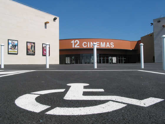 Photo 2 : L'un des nombreux emplacement "handicap�s"